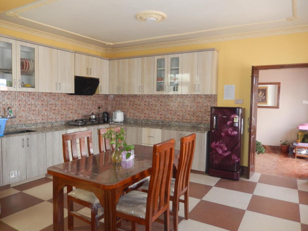 Shine Homestay Famille Francophone - Shine Home And Apartment Κατμαντού Εξωτερικό φωτογραφία