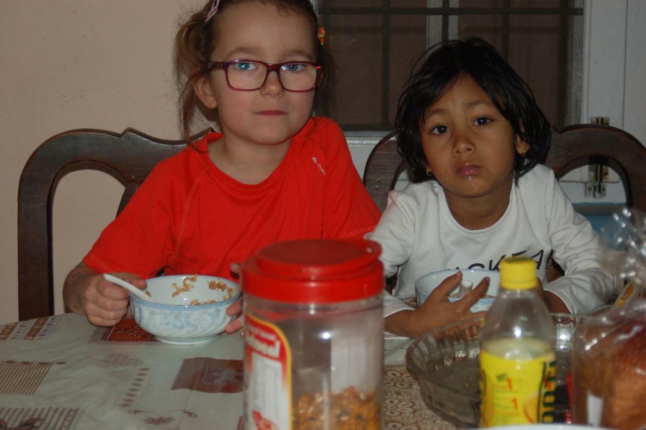 Shine Homestay Famille Francophone - Shine Home And Apartment Κατμαντού Εξωτερικό φωτογραφία